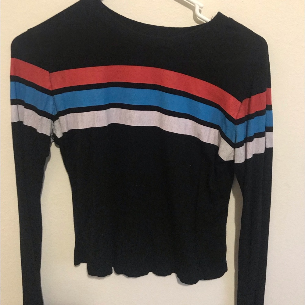 Black striped and cropped t-shirt.